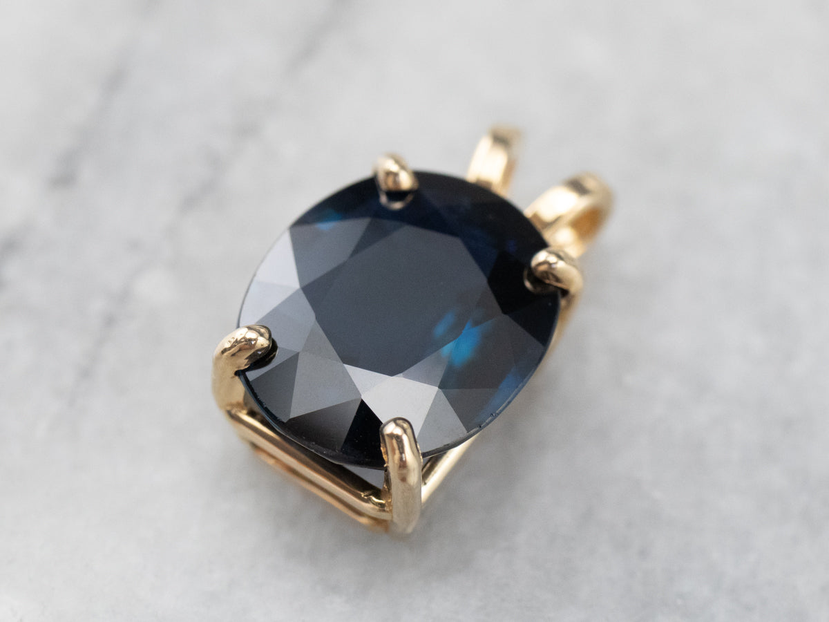 Colgante solitario de zafiro grande