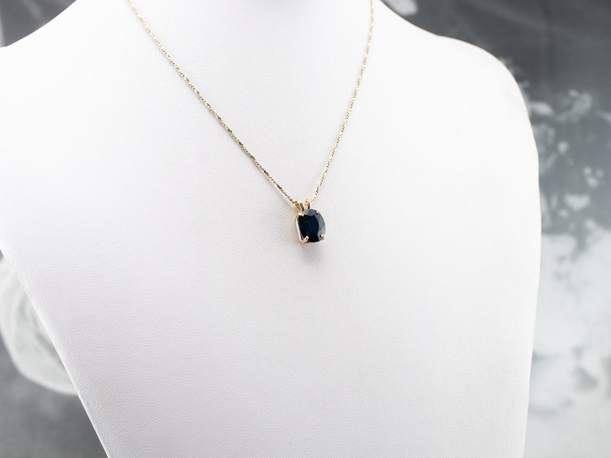 Colgante solitario de zafiro grande