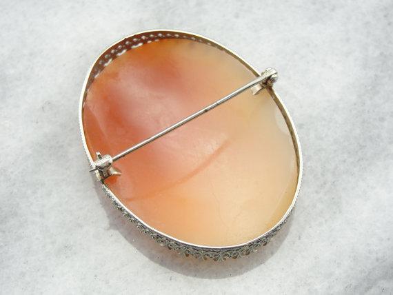 Detailed Grape Leaf Theme Cameo