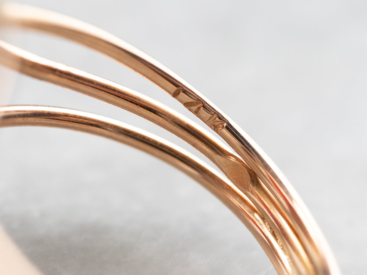 Anillo de cóctel redondo de oro rosa con granate piropo