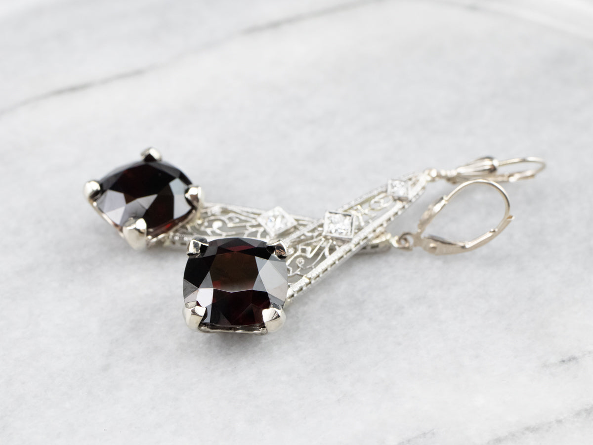 Pendientes colgantes de filigrana de diamantes y granate piropo