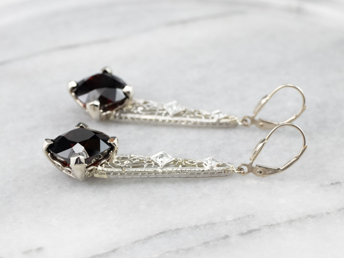 Pendientes colgantes de filigrana de diamantes y granate piropo