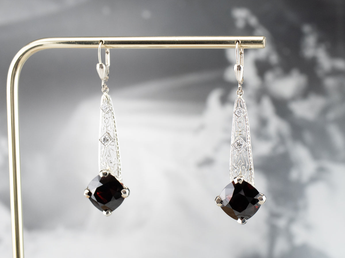 Pendientes colgantes de filigrana de diamantes y granate piropo