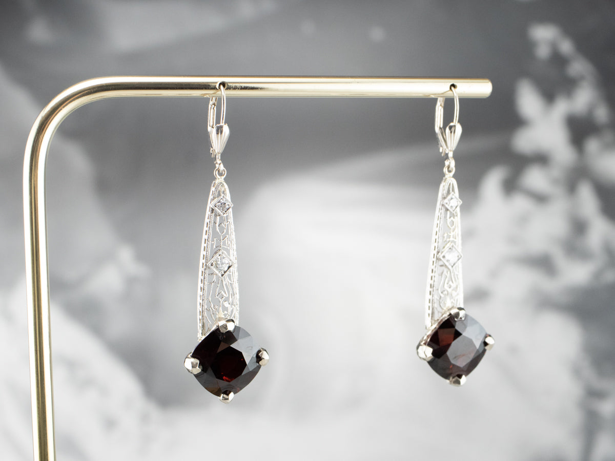 Pendientes colgantes de filigrana de diamantes y granate piropo