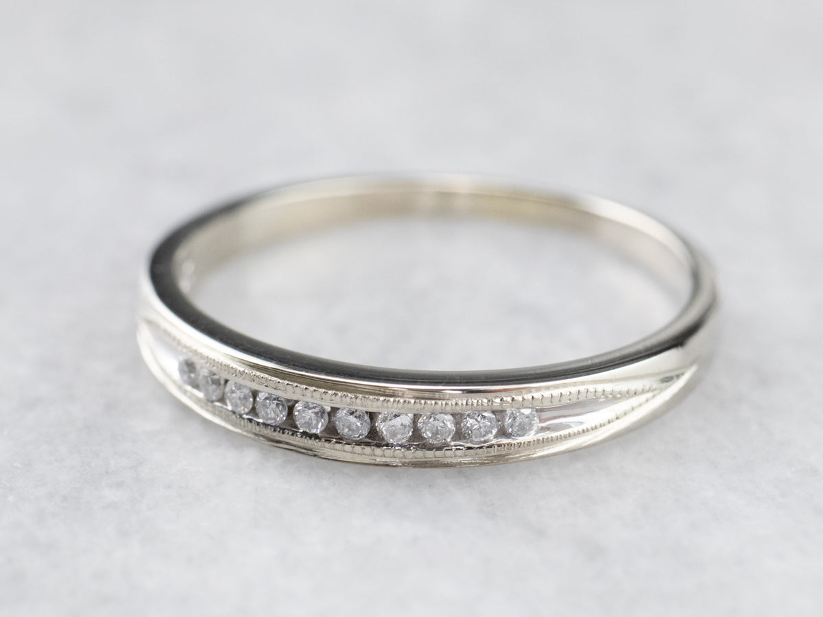 Alianza de diamantes en oro blanco