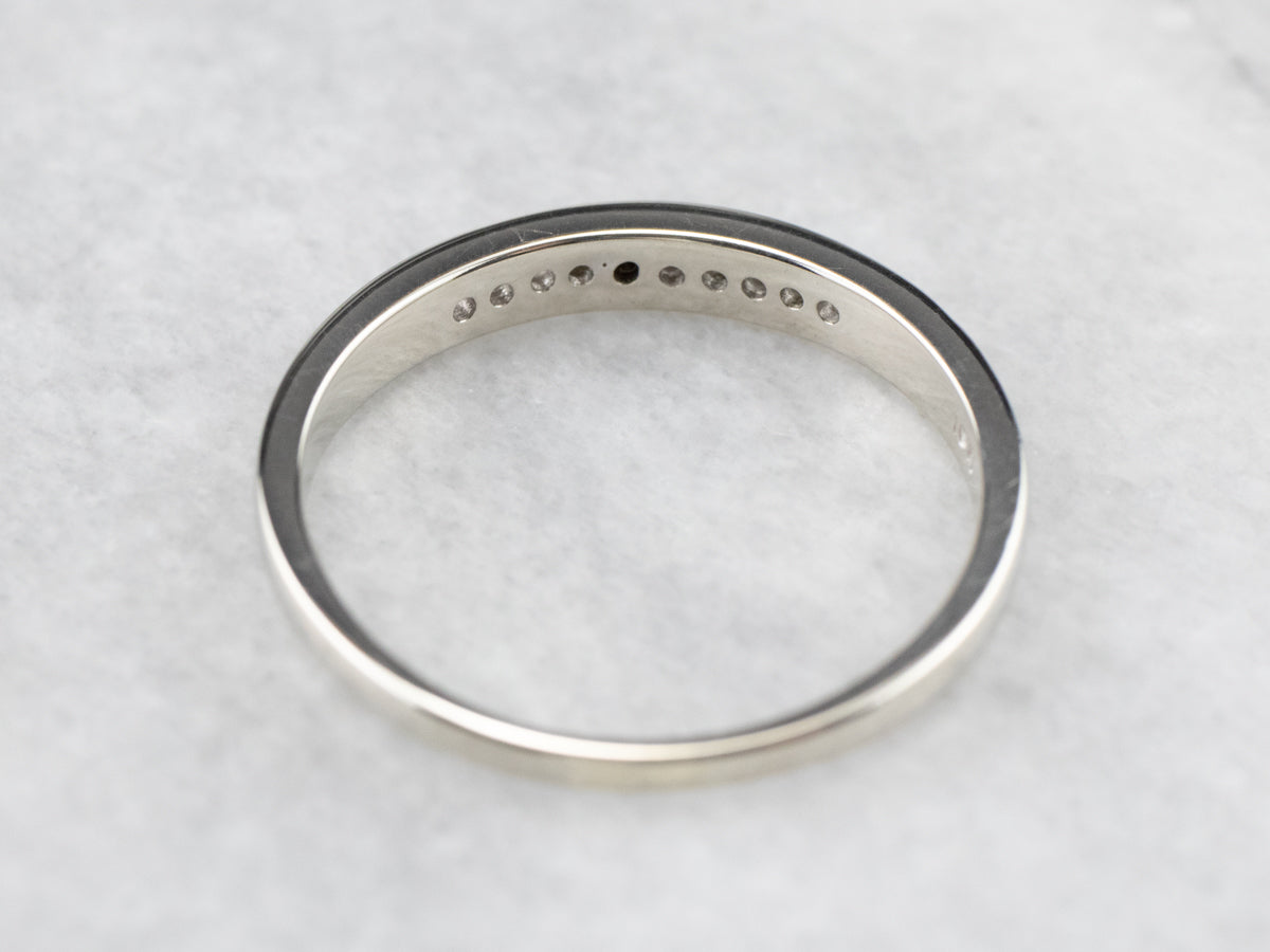 Alianza de diamantes en oro blanco