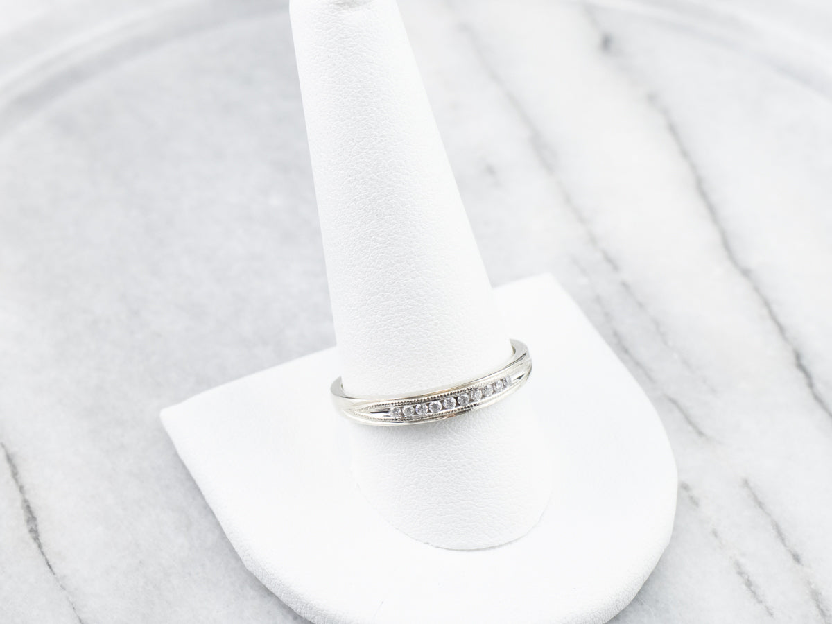 Alianza de diamantes en oro blanco