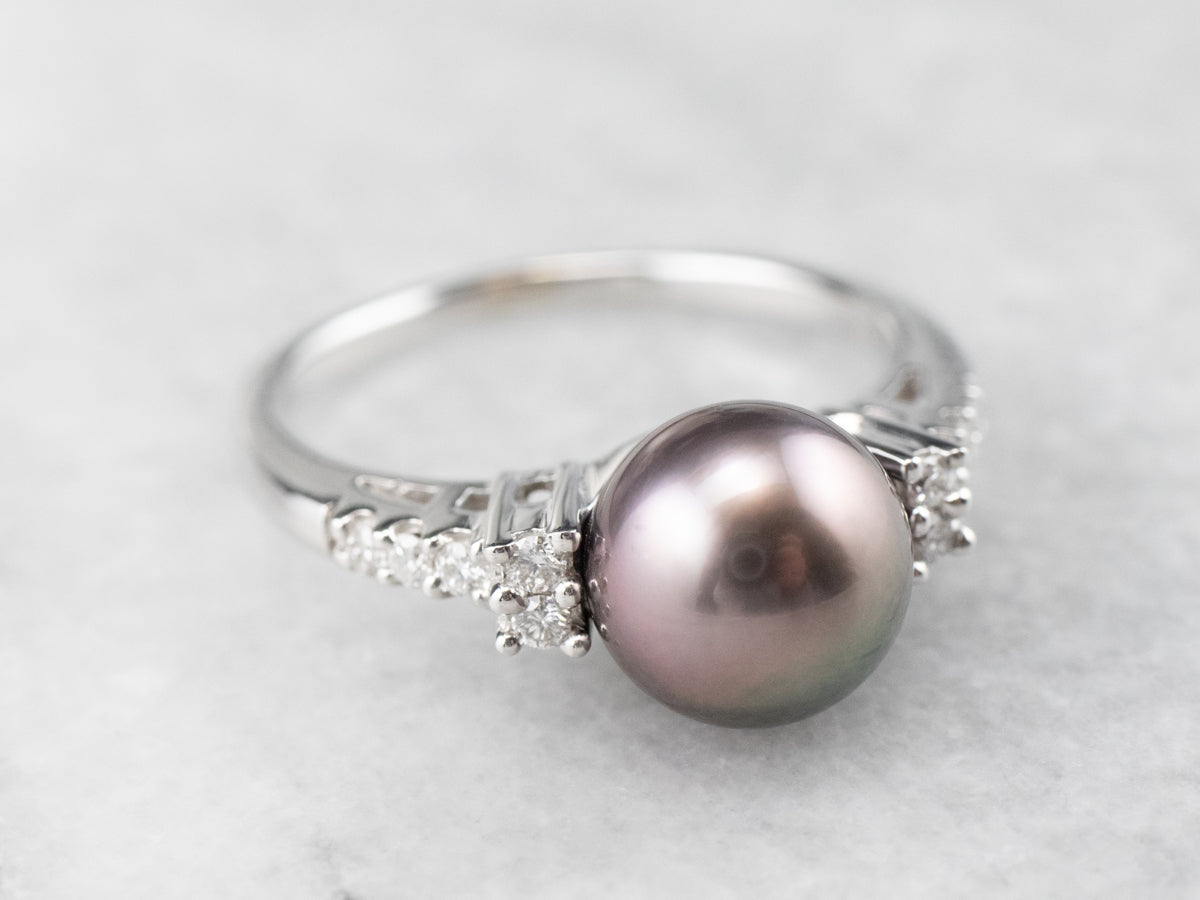 Anillo de perlas negras y diamantes