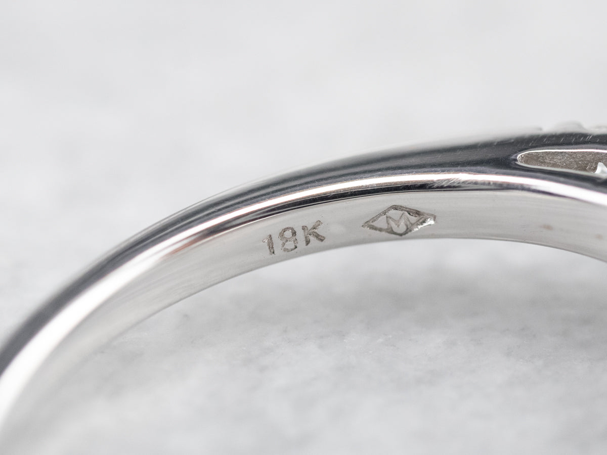 Anillo de perlas negras y diamantes