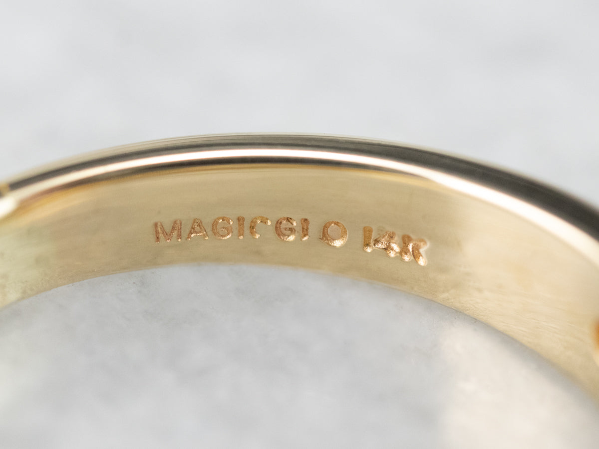 Alianza de boda con diamantes engastados en canal