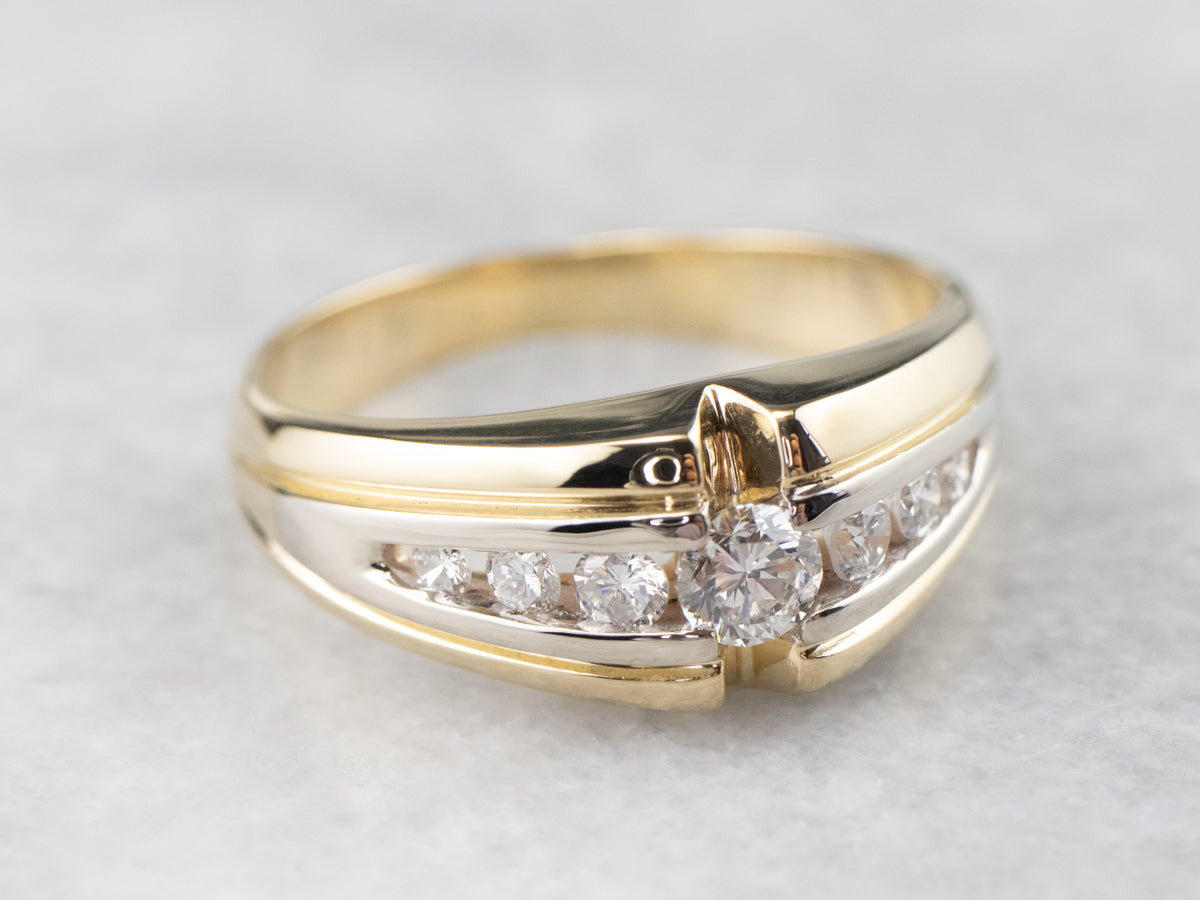 Anillo llamativo de diamantes unisex