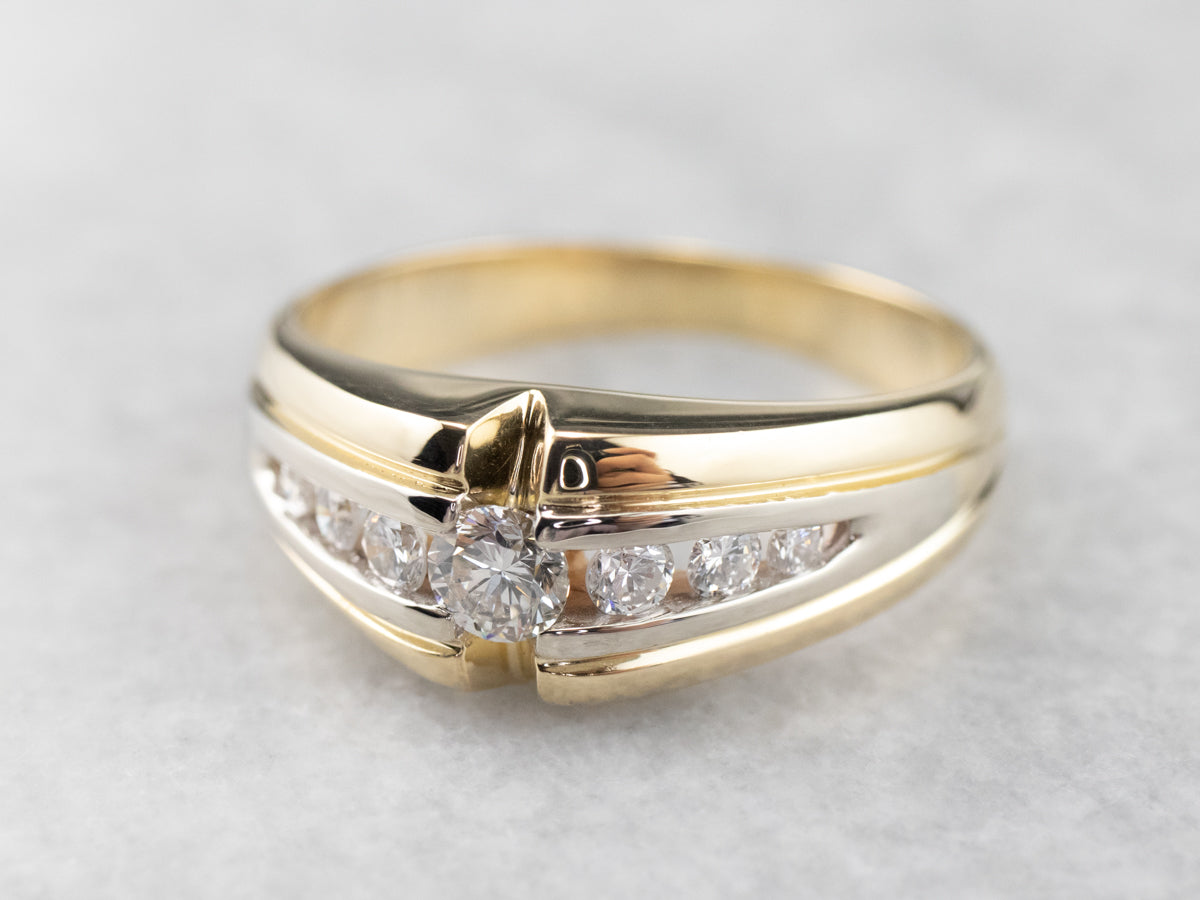 Anillo llamativo de diamantes unisex