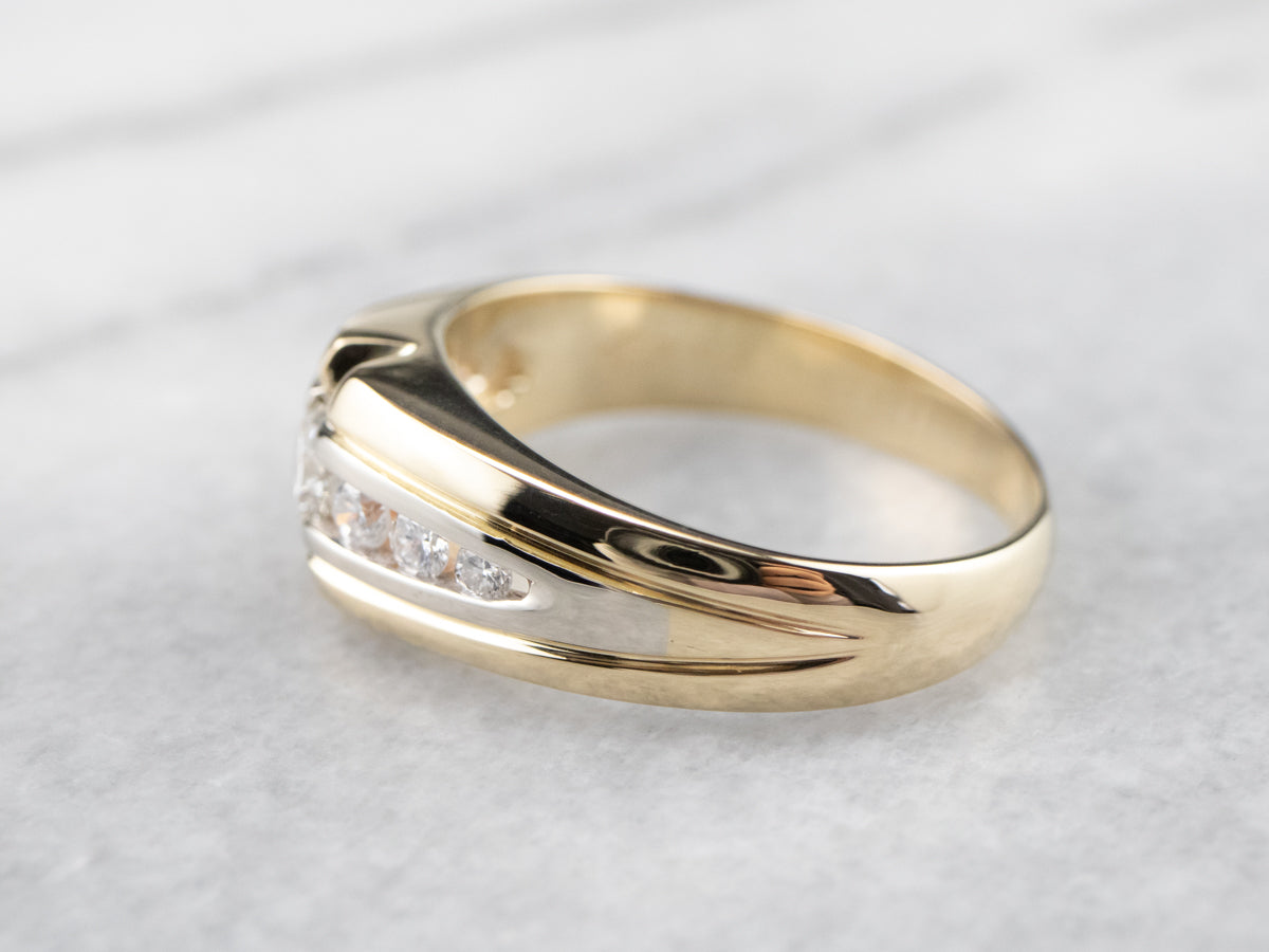 Anillo llamativo de diamantes unisex