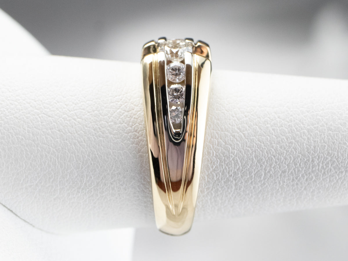 Anillo llamativo de diamantes unisex