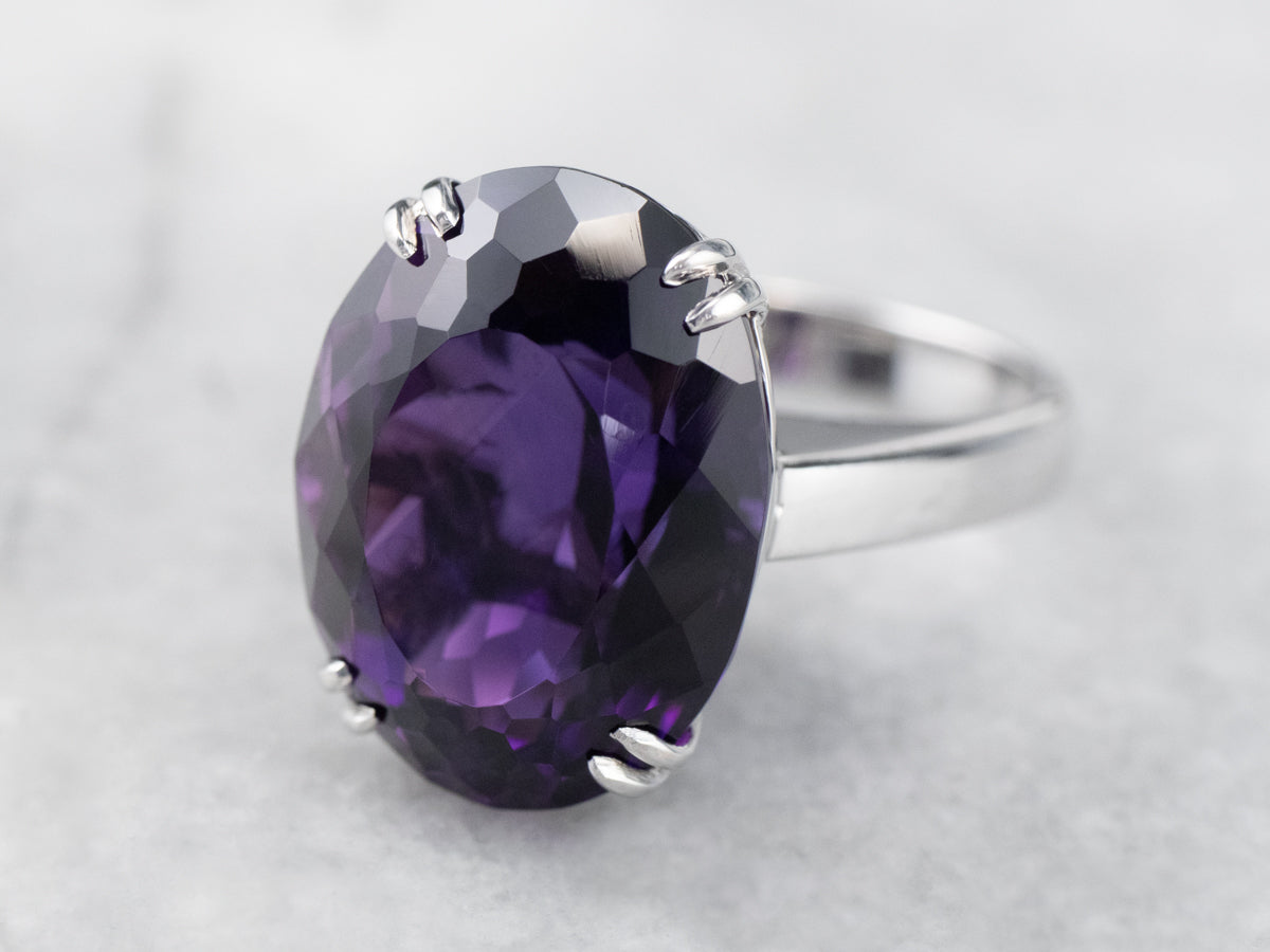 Declaración de cóctel de oro blanco de 18 quilates con amatista