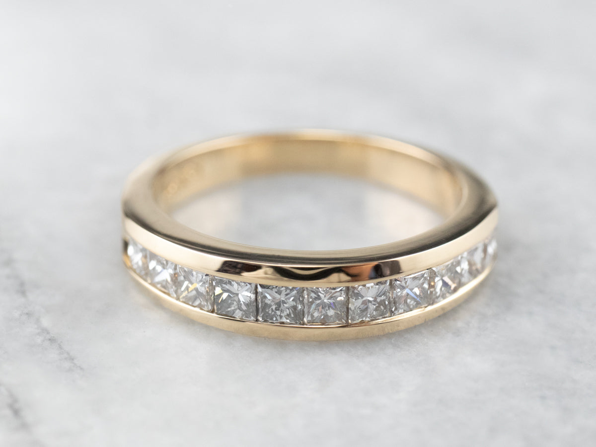 Banda de diamantes de talla princesa con juego de canales