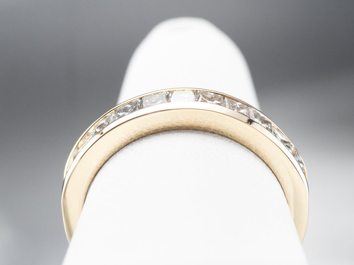 Banda de diamantes de talla princesa con juego de canales