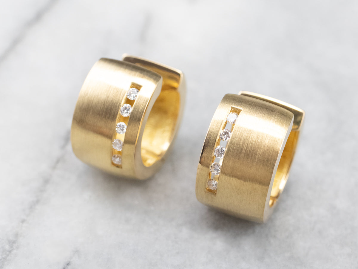 Pendientes de aro modernistas de oro de 18 quilates con diamantes