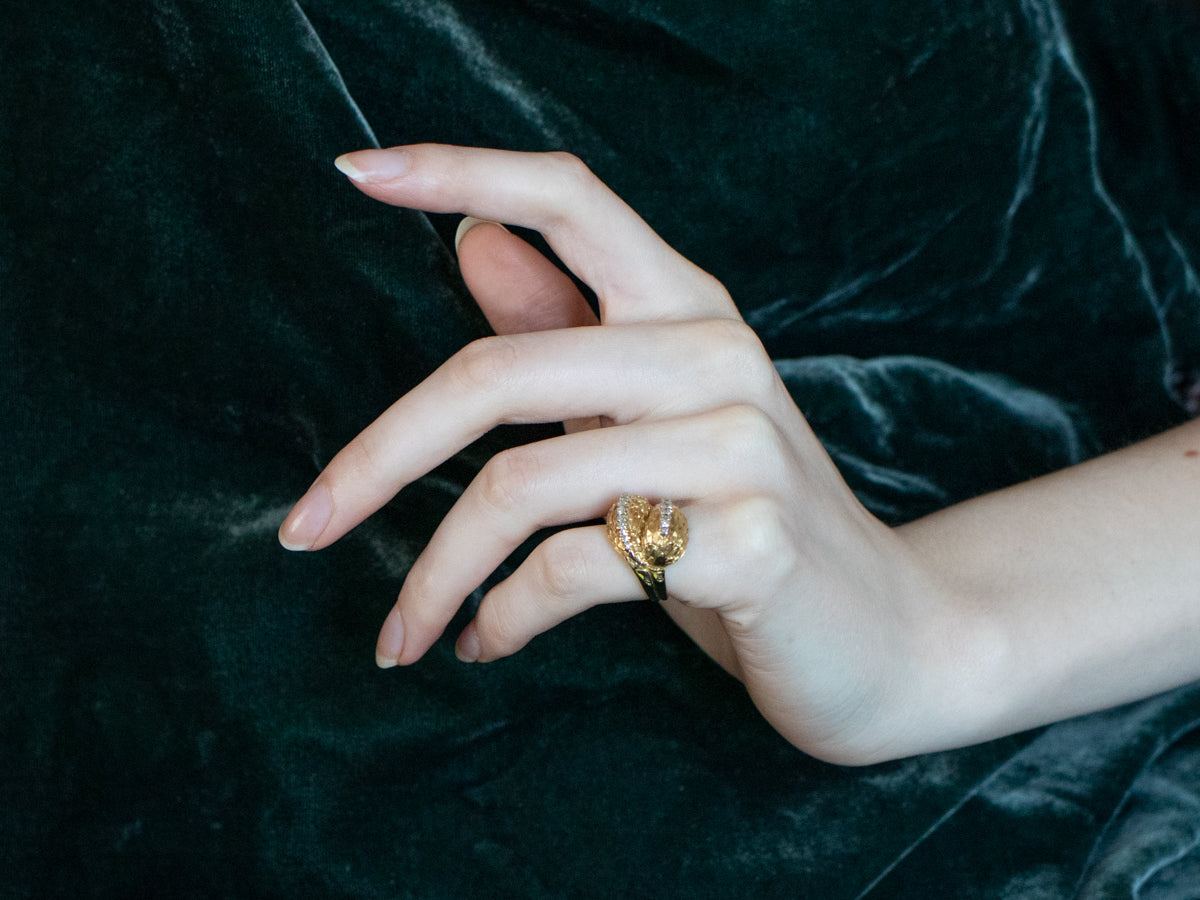 Anillo atrevido de diamantes en oro de 18 quilates