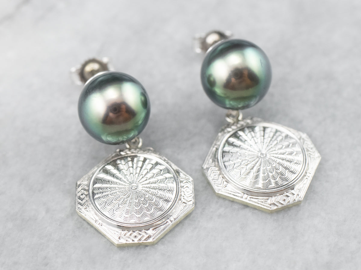 Pendientes colgantes de perlas negras y oro grabado