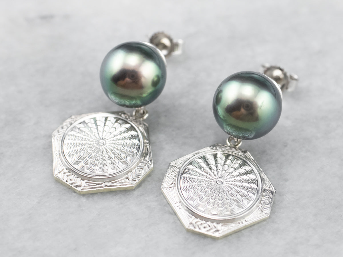 Pendientes colgantes de perlas negras y oro grabado