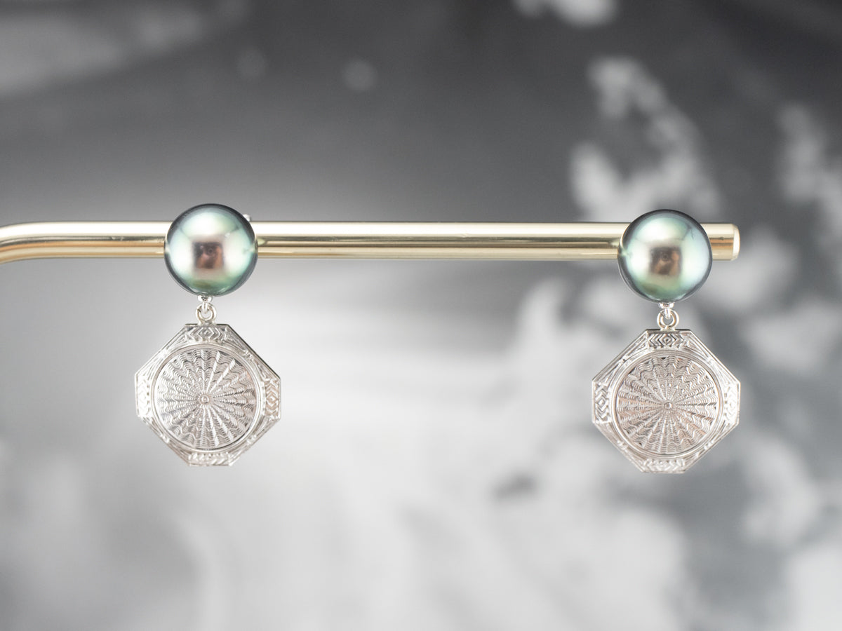 Pendientes colgantes de perlas negras y oro grabado