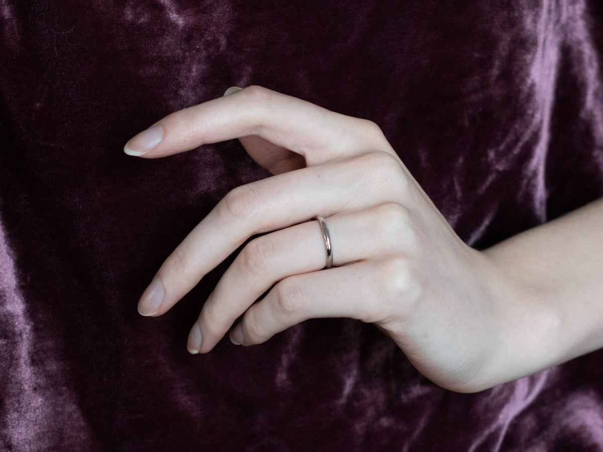 Vintage White Gold Wedding Band with Etched Profile