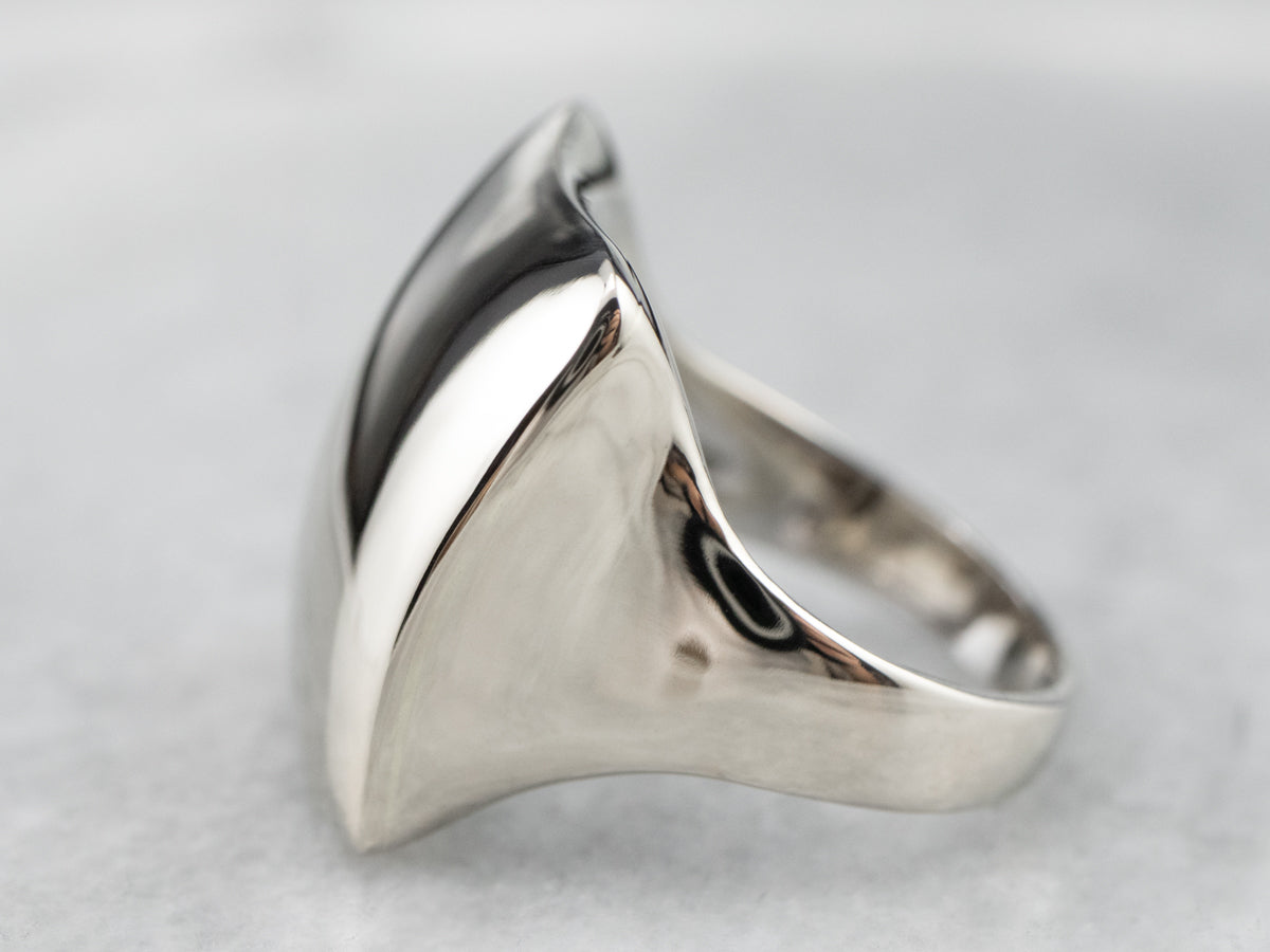 Anillo llamativo de oro blanco de 14 quilates con cúpula cuadrada