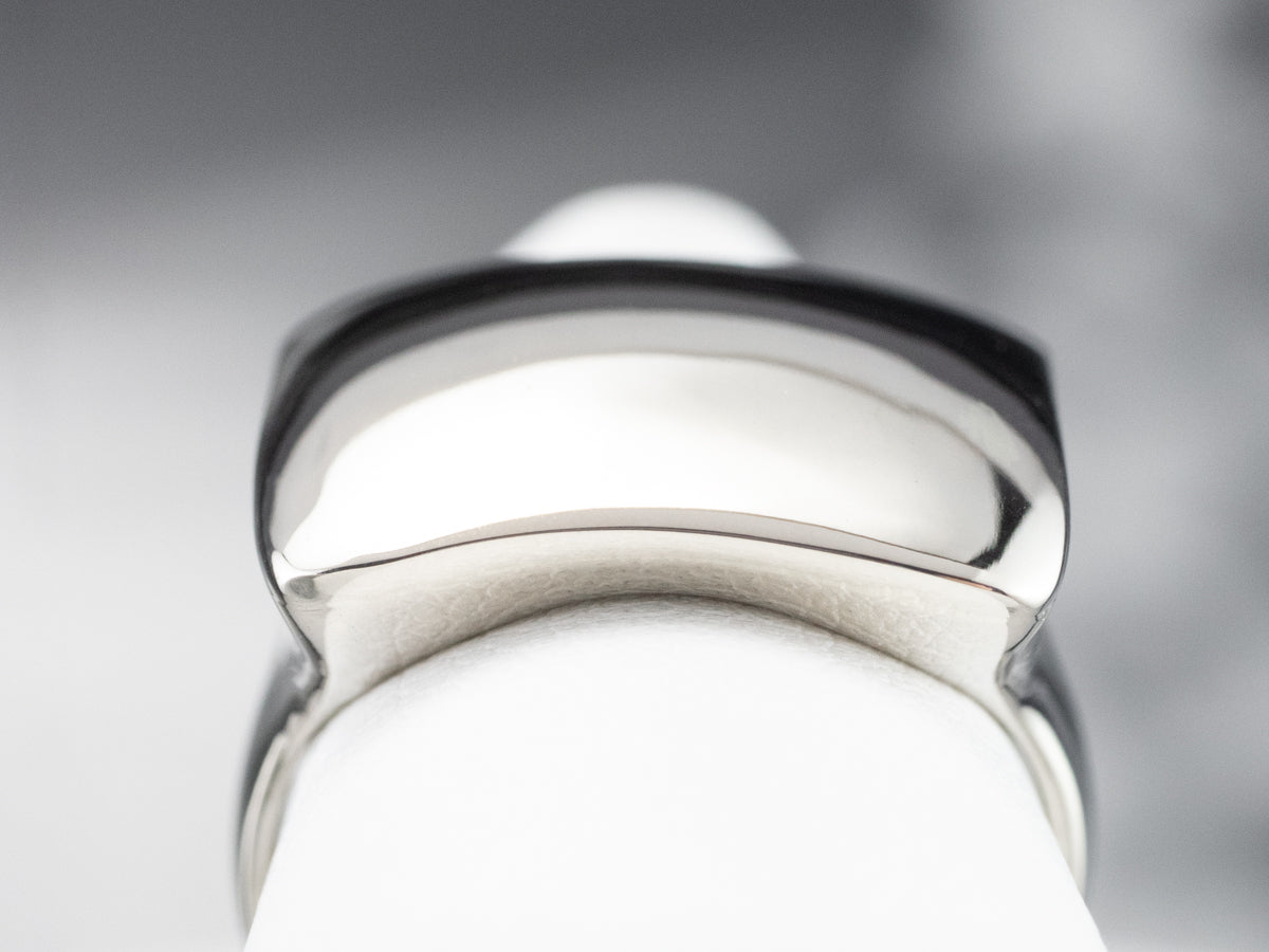 Anillo llamativo de oro blanco de 14 quilates con cúpula cuadrada