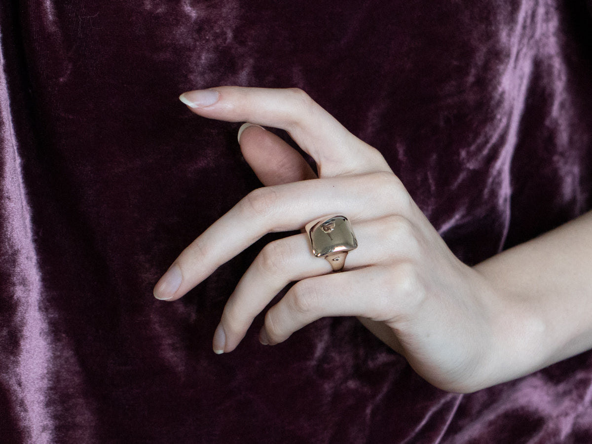 Anillo llamativo de oro blanco de 14 quilates con cúpula cuadrada