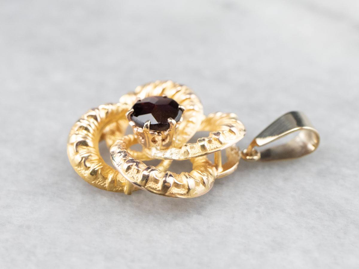 Colgante Nudo Amantes Oro y Granate Piropo