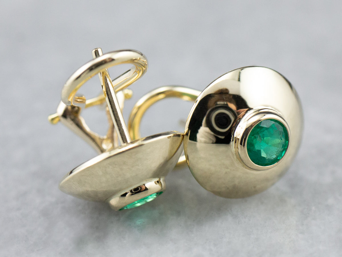 Aretes de oro esmeralda con engaste de bisel