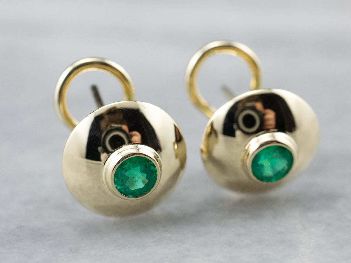 Aretes de oro esmeralda con engaste de bisel