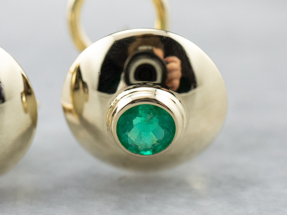 Aretes de oro esmeralda con engaste de bisel