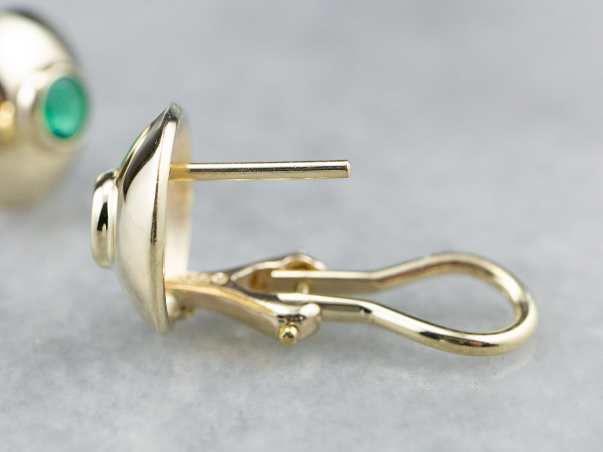 Aretes de oro esmeralda con engaste de bisel