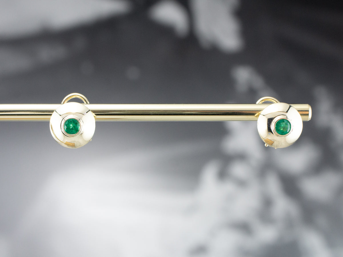 Aretes de oro esmeralda con engaste de bisel
