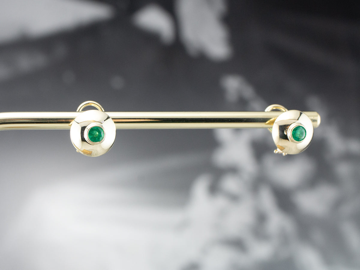 Aretes de oro esmeralda con engaste de bisel