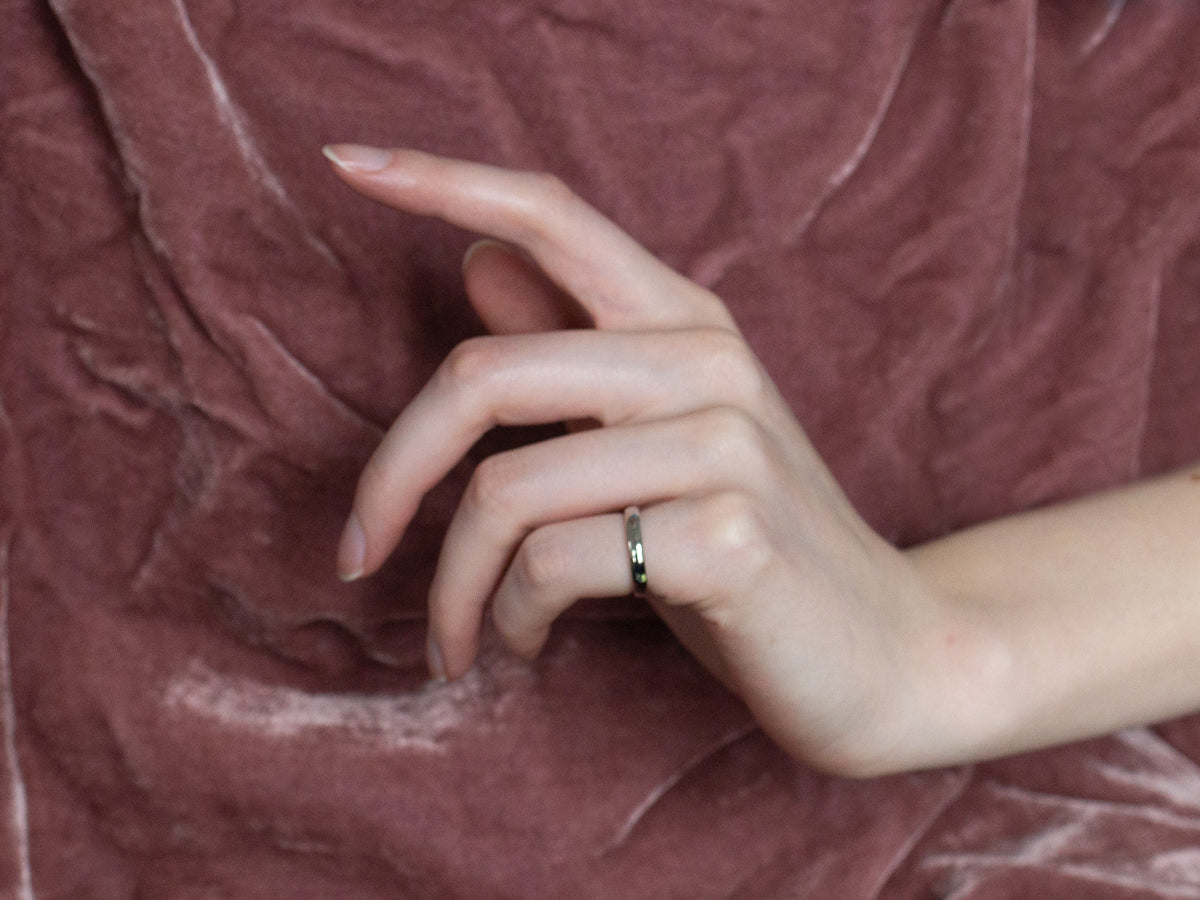 Sleek 18K White Gold Band