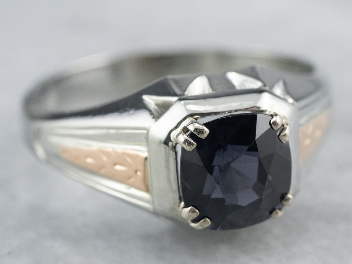 Anillo solitario de espinela vintage en oro de dos tonos