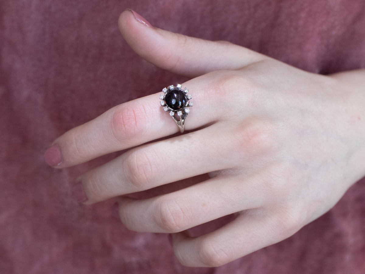 Anillo Estrella de Oro con Granate y Diamantes