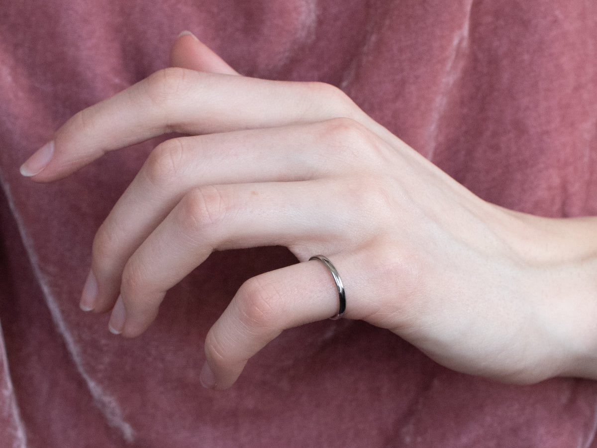 Plain 18K White Gold Wedding Band