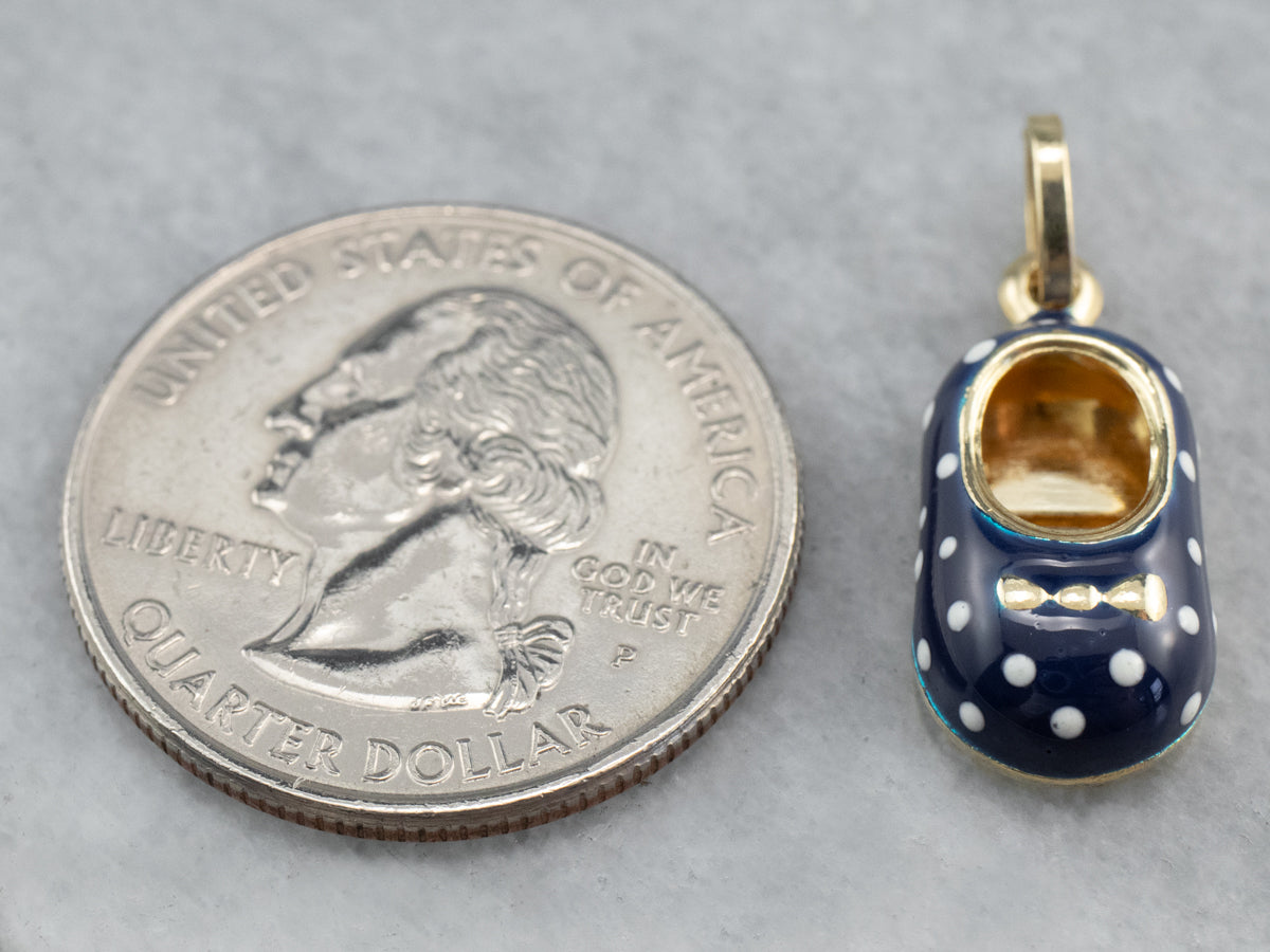 Charm para zapatos esmaltado con lunares azules