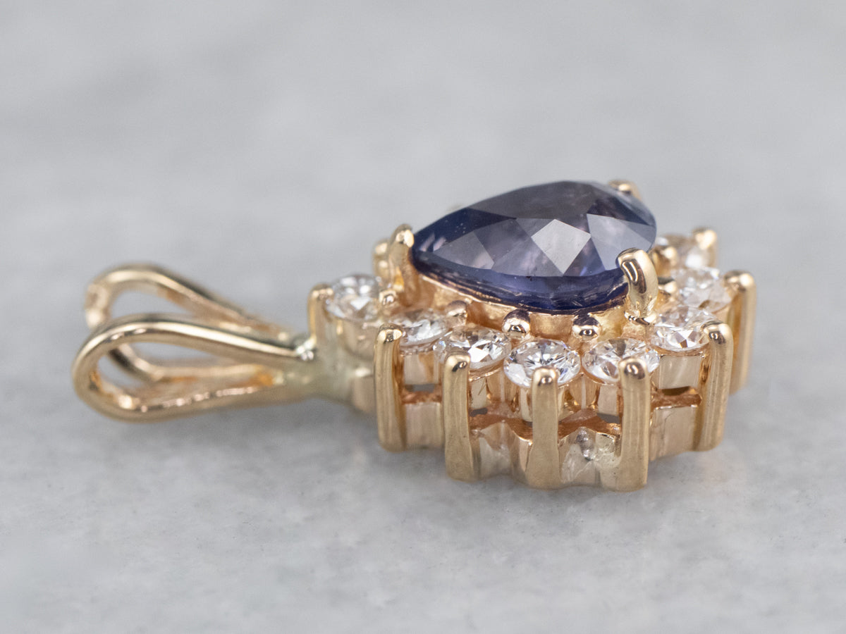 Colgante con halo de diamantes y zafiro morado