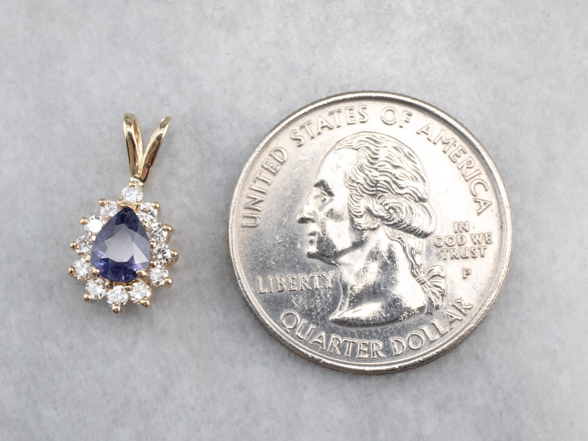 Colgante con halo de diamantes y zafiro morado