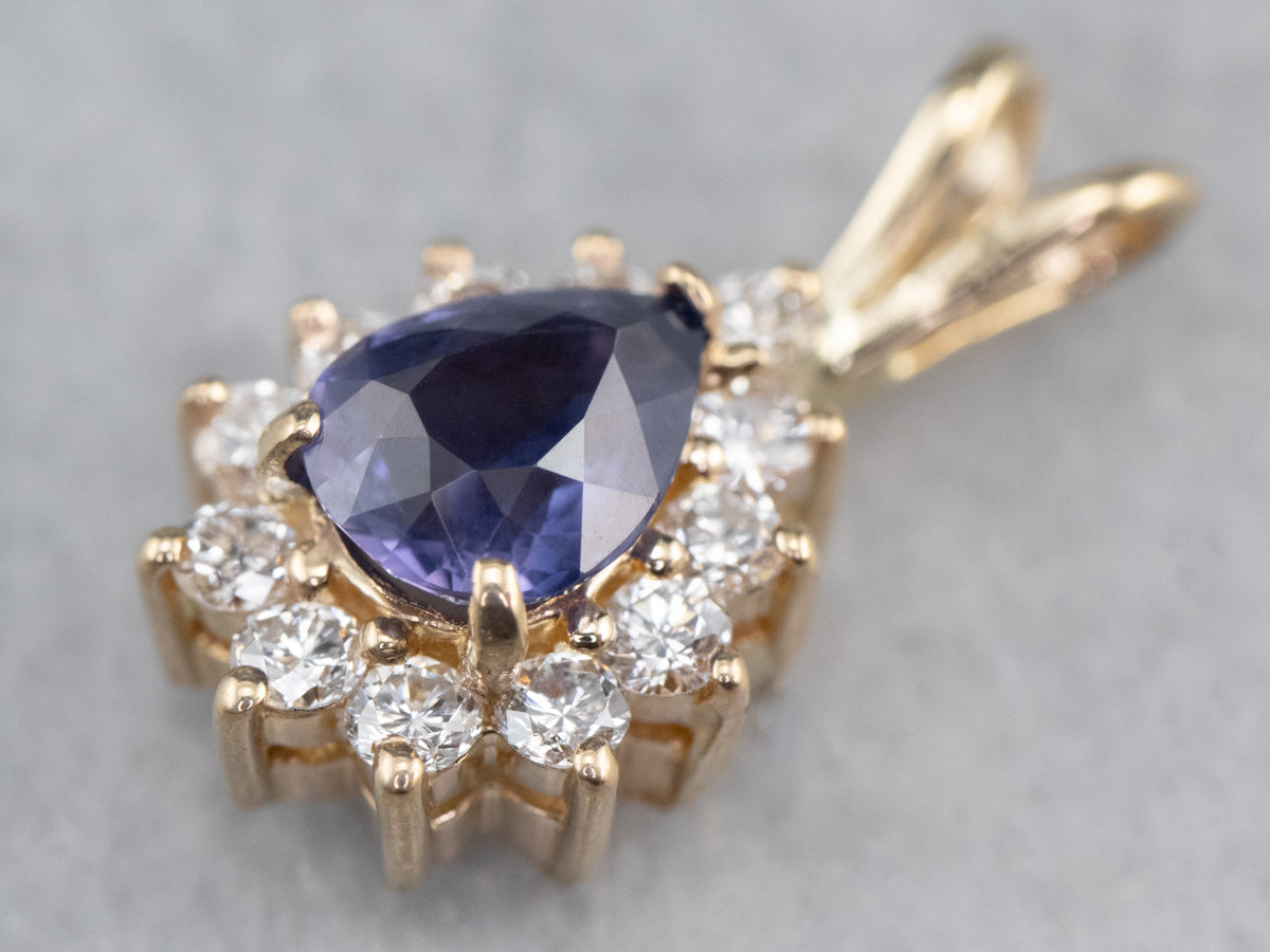 Colgante con halo de diamantes y zafiro morado
