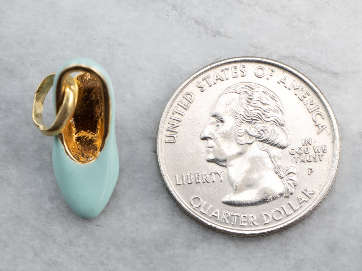 Colgante de tacón alto de oro y esmalte