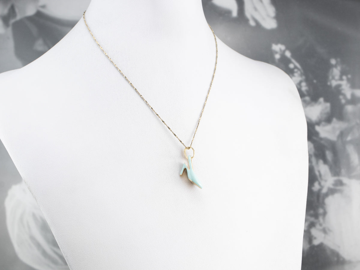 Colgante de tacón alto de oro y esmalte