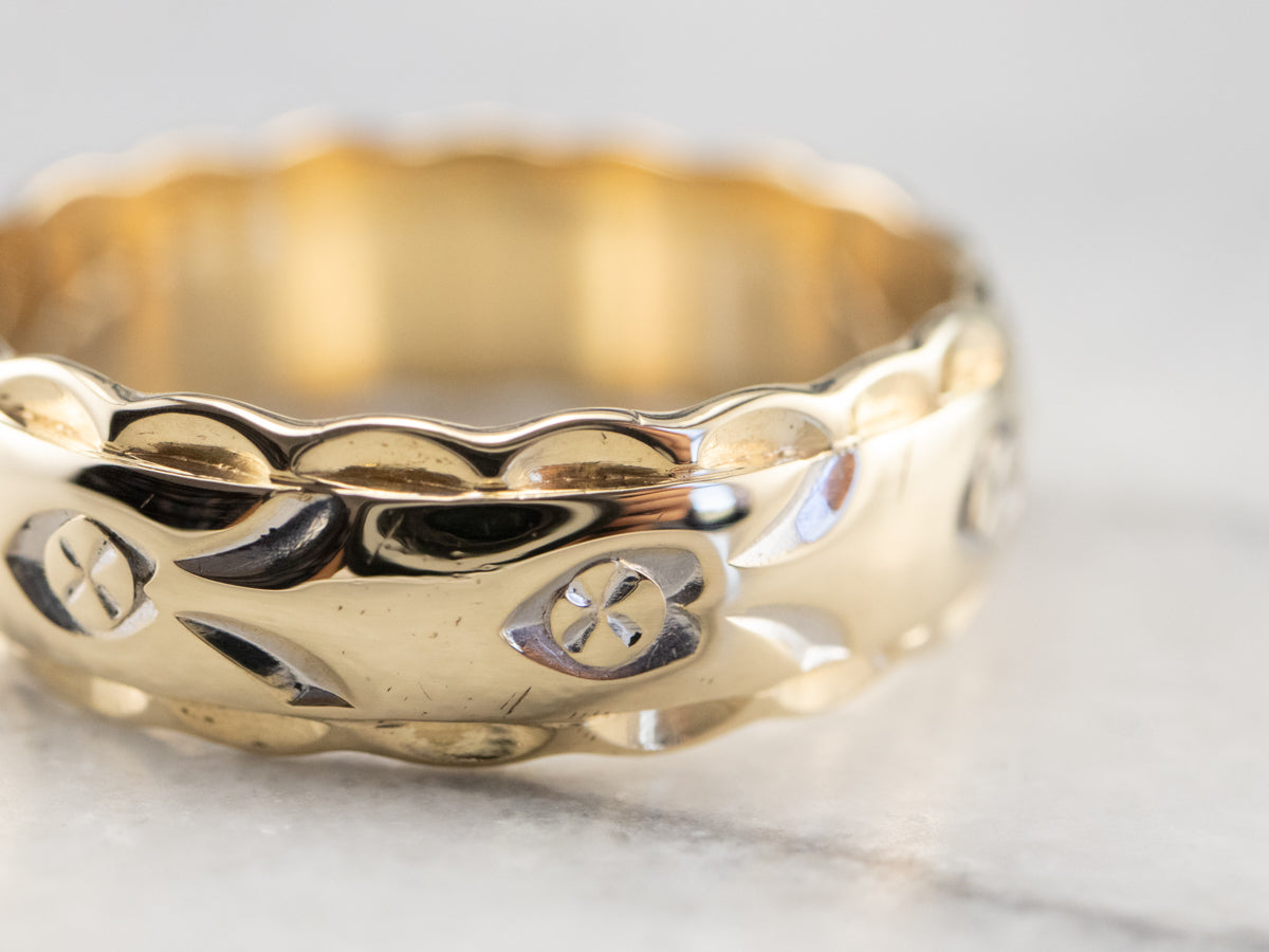 Vintage Scalloped Two Tone Gold Wedding Band