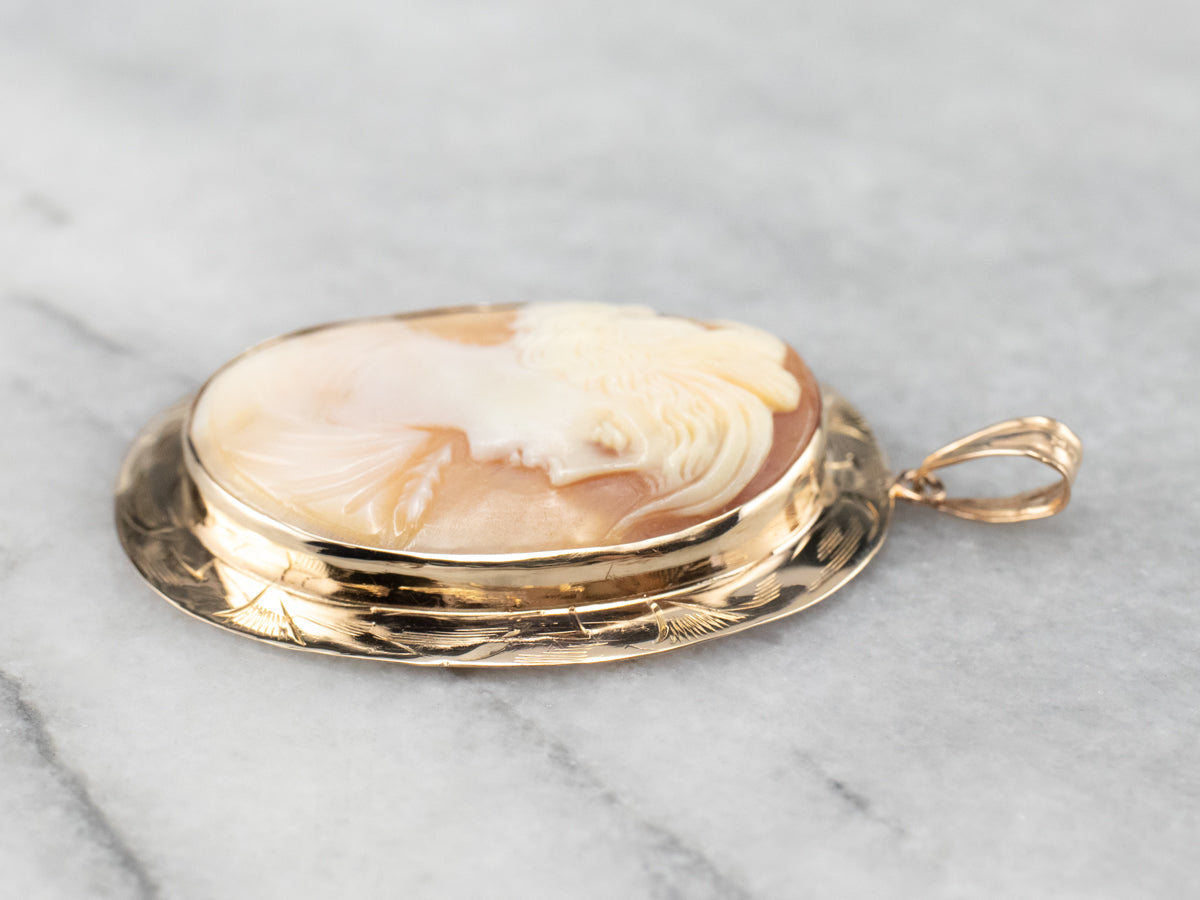 Gold Mid Century Cameo Pedant