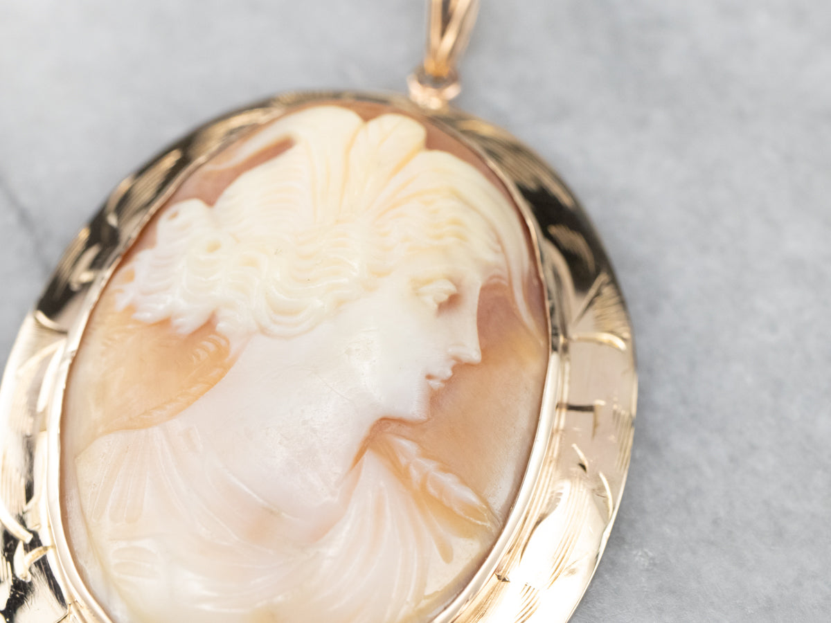 Gold Mid Century Cameo Pedant